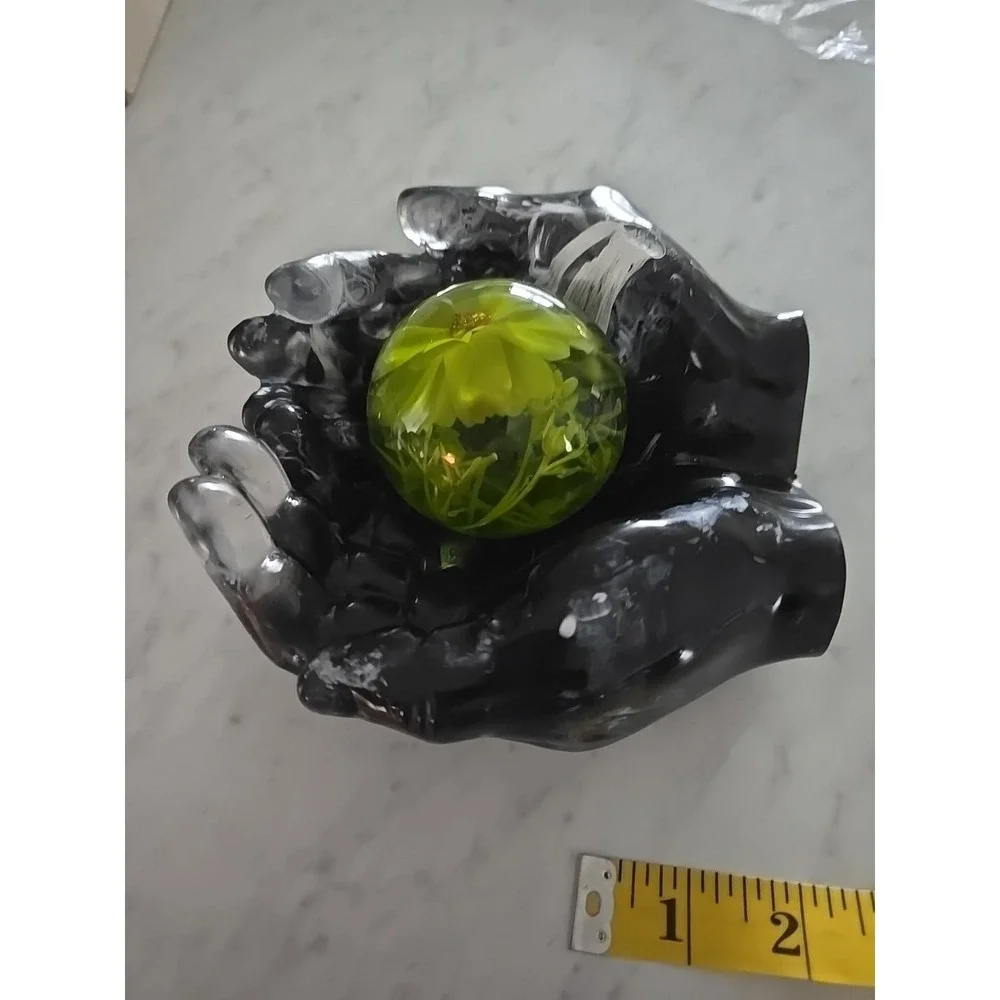 Resin Cupped Hands Black‎ And White Clear. Decoration gift . 571